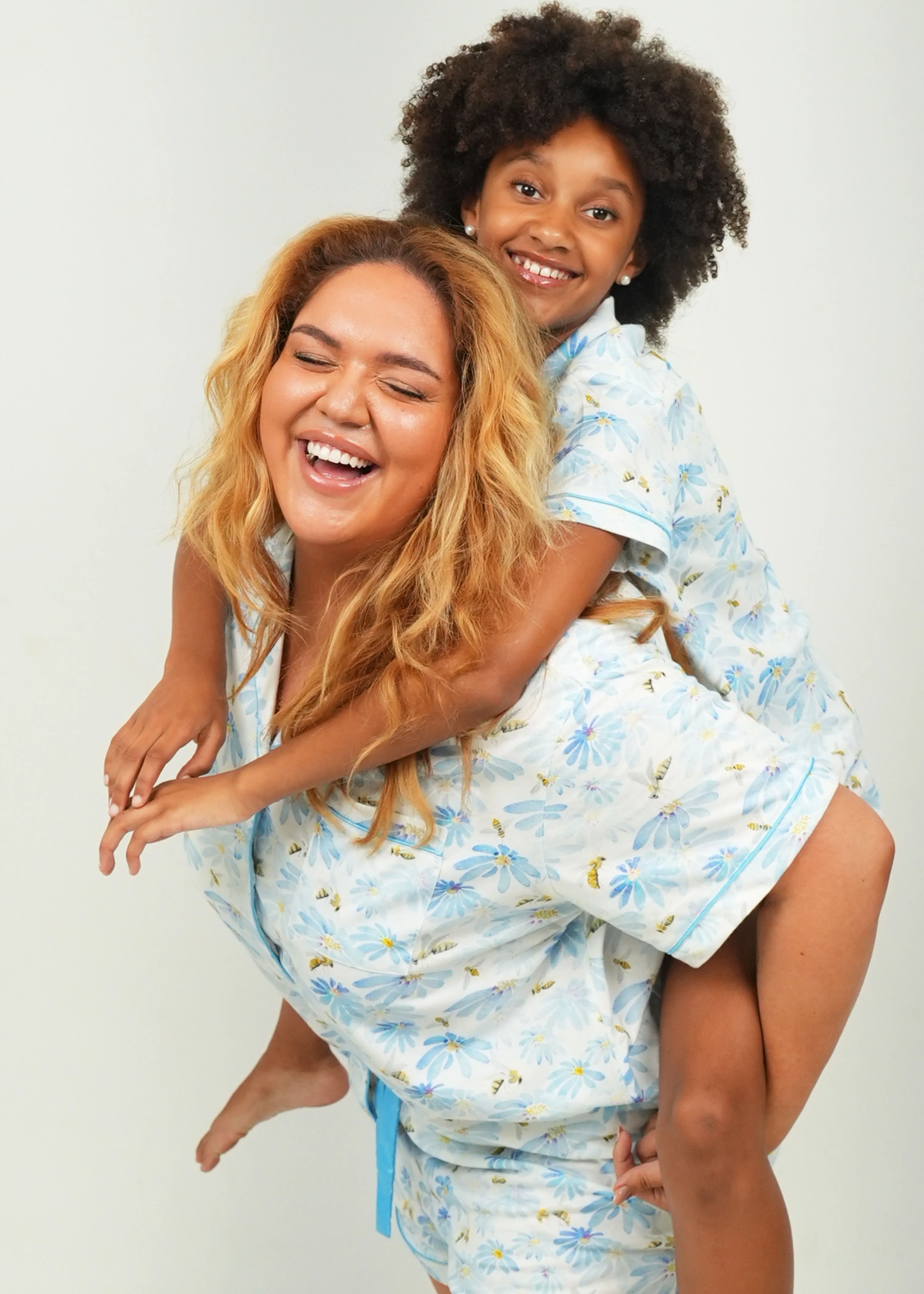Girls - Blue Daisies and Bees Jersey Knit Cotton Short PJ Set - Image 3